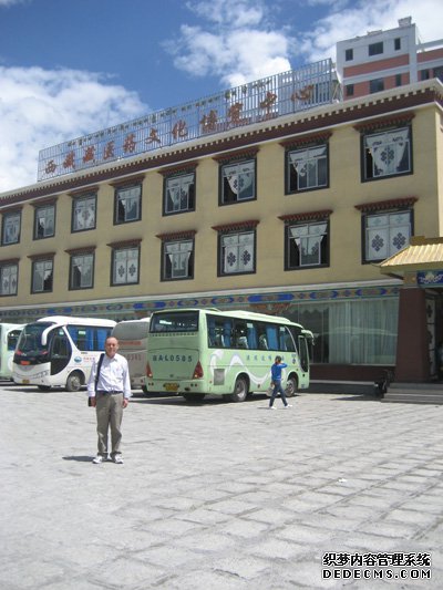 郭来旺在西藏藏医药博览中心